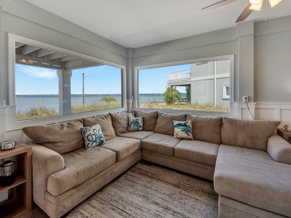 Stunning Navarre Beach Waterfront Home for Large Groups
