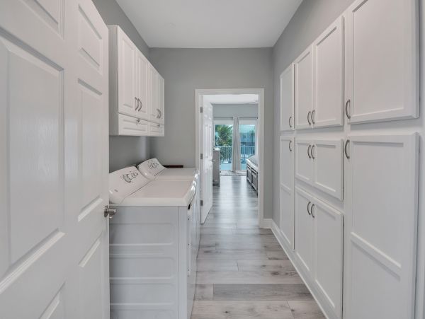 Stunning Navarre Beach Waterfront Home for Large Groups