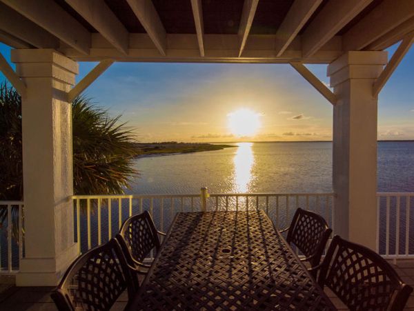 Stunning Navarre Beach Waterfront Home for Large Groups