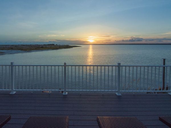 Stunning Navarre Beach Waterfront Home for Large Groups
