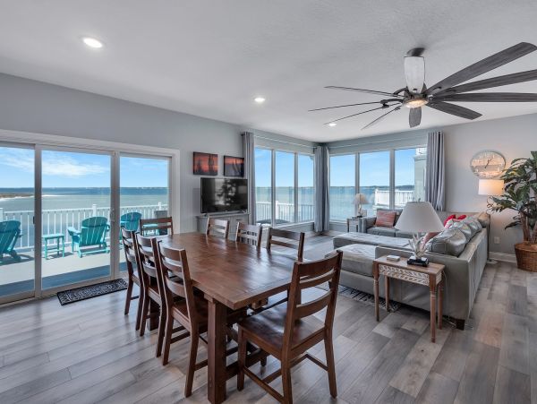Stunning Navarre Beach Waterfront Home for Large Groups