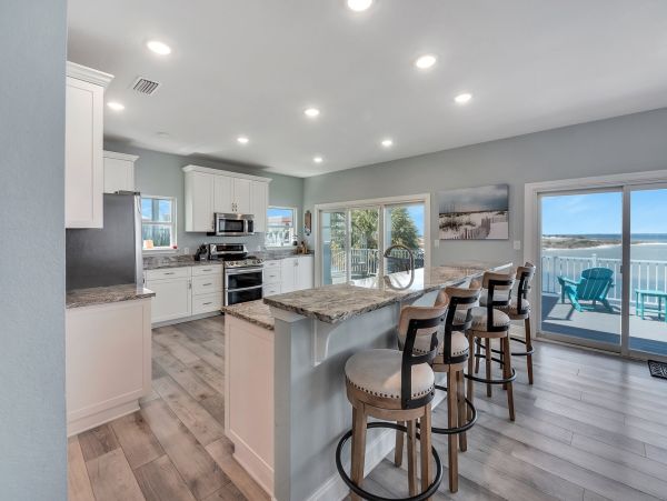 Stunning Navarre Beach Waterfront Home for Large Groups