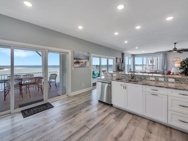 Stunning Navarre Beach Waterfront Home for Large Groups