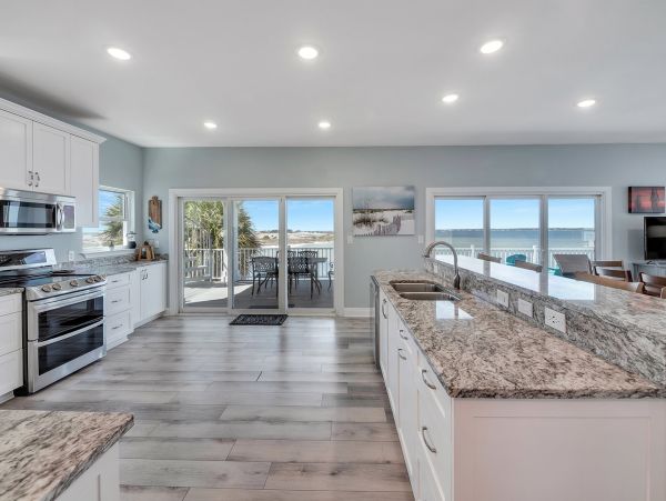 Stunning Navarre Beach Waterfront Home for Large Groups