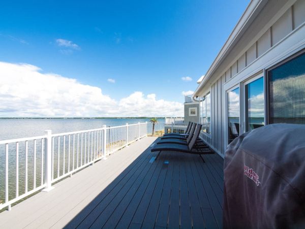 Stunning Navarre Beach Waterfront Home for Large Groups