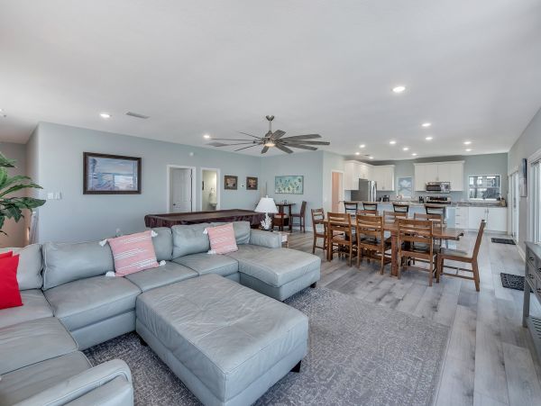 Stunning Navarre Beach Waterfront Home for Large Groups