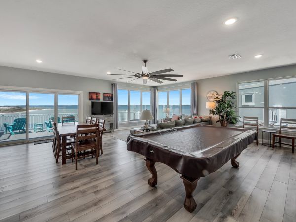 Stunning Navarre Beach Waterfront Home for Large Groups