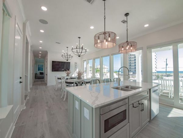 Luxury Gulf Coast Vacation Rental 7-Bedroom Beachfront Estate with Pool