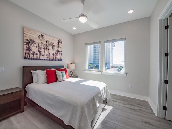 Luxury Gulf Coast Vacation Rental 7-Bedroom Beachfront Estate with Pool