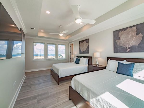 Luxury Gulf Coast Vacation Rental 7-Bedroom Beachfront Estate with Pool