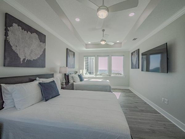 Luxury Gulf Coast Vacation Rental 7-Bedroom Beachfront Estate with Pool