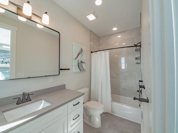 Luxury Gulf Coast Vacation Rental 7-Bedroom Beachfront Estate with Pool