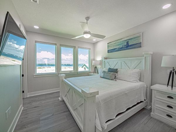 Luxury Gulf Coast Vacation Rental 7-Bedroom Beachfront Estate with Pool