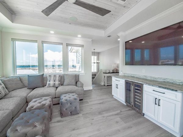 Luxury Gulf Coast Vacation Rental 7-Bedroom Beachfront Estate with Pool