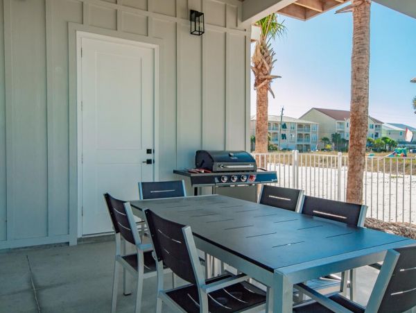 Luxury Gulf Coast Vacation Rental 7-Bedroom Beachfront Estate with Pool