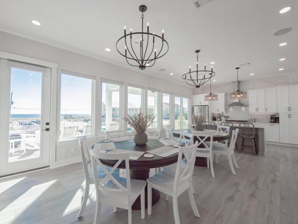 Luxury Gulf Coast Vacation Rental 7-Bedroom Beachfront Estate with Pool