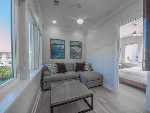 Luxury Gulf Coast Vacation Rental 7-Bedroom Beachfront Estate with Pool