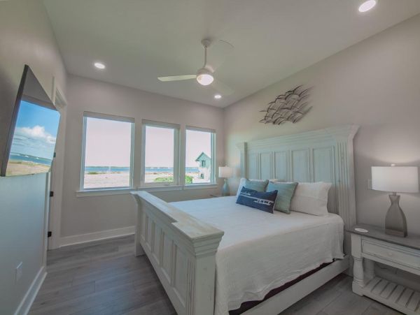 Luxury Gulf Coast Vacation Rental 7-Bedroom Beachfront Estate with Pool