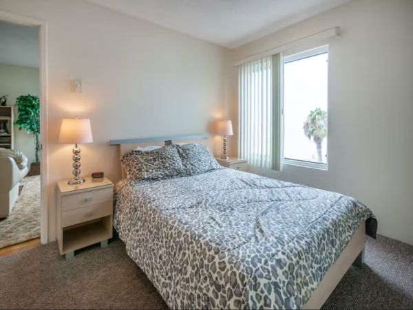 Oceanfront Two Bedroom Vacation Rental in Pacific Beach