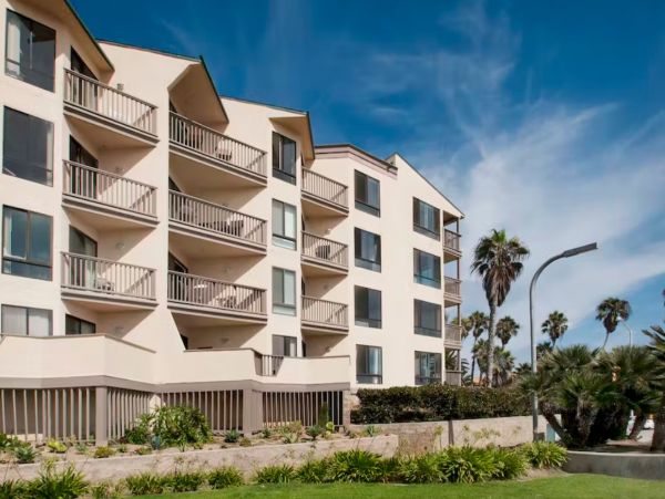 Oceanfront Two Bedroom Vacation Rental in Pacific Beach