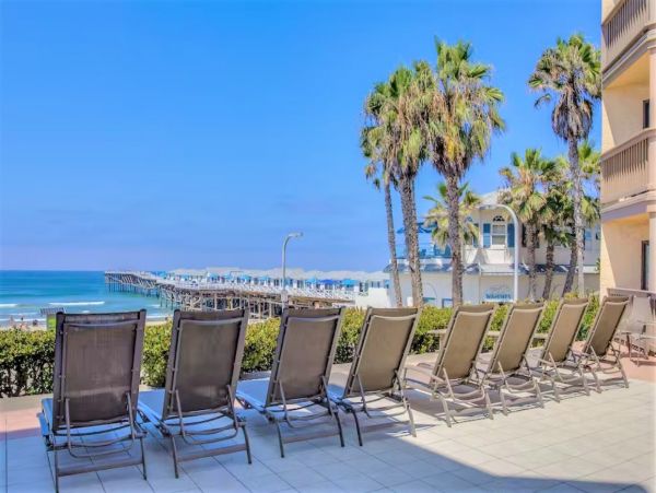 Oceanfront Two Bedroom Vacation Rental in Pacific Beach