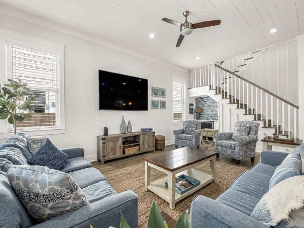 Destin Retreat 8 BR with Private Pool Short Walk to Beach