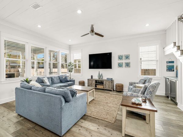 Destin Retreat 8 BR with Private Pool Short Walk to Beach