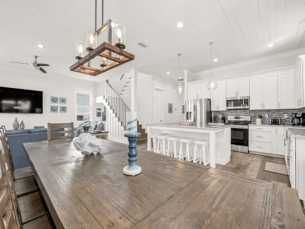 Destin Retreat 8 BR with Private Pool Short Walk to Beach
