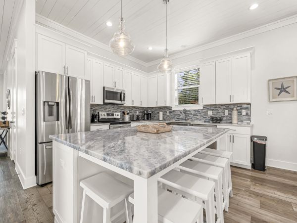 Destin Retreat 8 BR with Private Pool Short Walk to Beach
