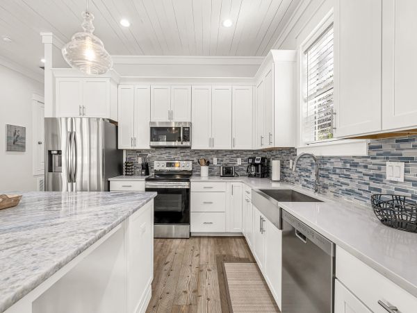 Destin Retreat 8 BR with Private Pool Short Walk to Beach