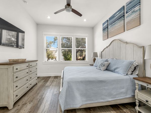 Destin Retreat 8 BR with Private Pool Short Walk to Beach