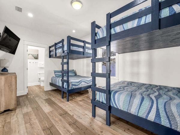 Destin Retreat 8 BR with Private Pool Short Walk to Beach
