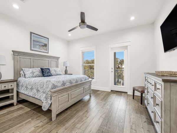 Destin Retreat 8 BR with Private Pool Short Walk to Beach