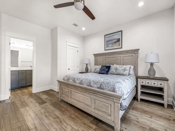 Destin Retreat 8 BR with Private Pool Short Walk to Beach