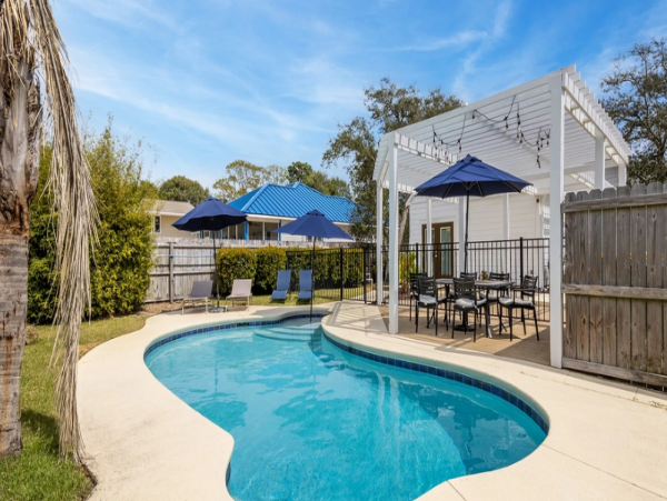 Vacation House with 3 Bedrooms Short Walk to Beach