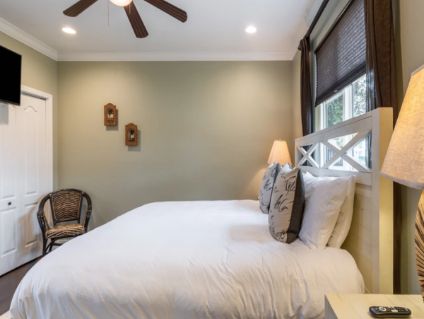 Vacation House with 3 Bedrooms Short Walk to Beach