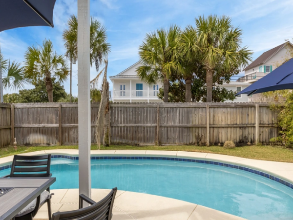 Vacation House with 3 Bedrooms Short Walk to Beach