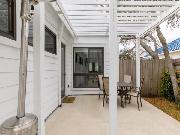 Vacation House with 3 Bedrooms Short Walk to Beach