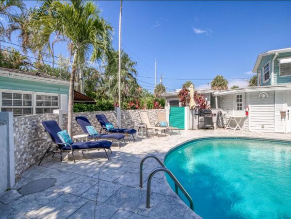 Wilton Manors Vacation Condo Two Bedroom