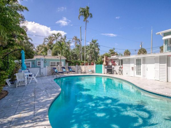 Wilton Manors Vacation Condo Two Bedroom