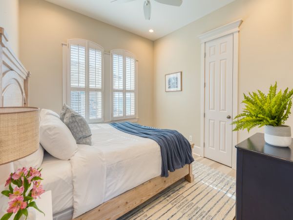 Miramar Vacation Home Five Bedroom Steps to Beach