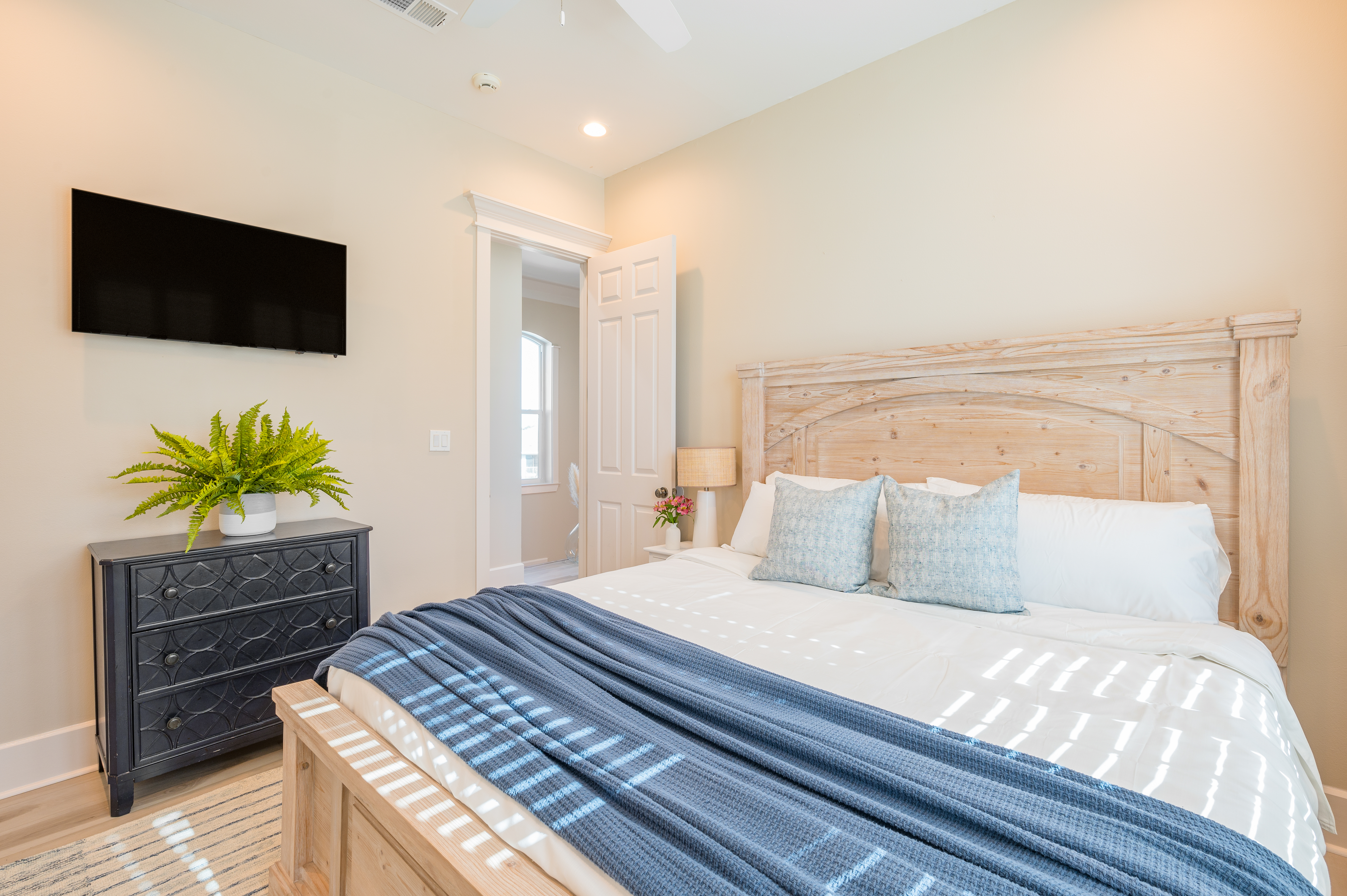 Miramar Vacation Home Five Bedroom Steps to Beach