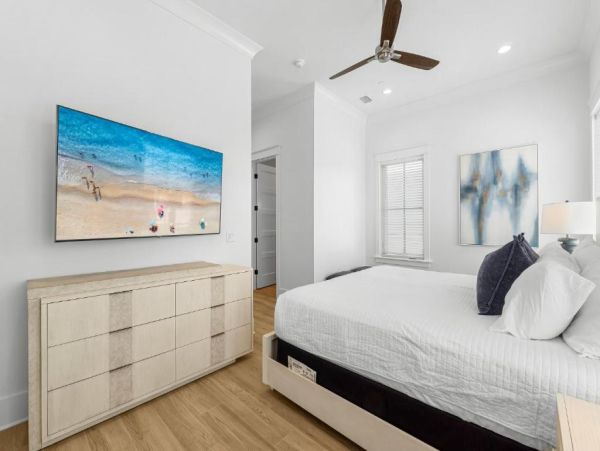Luxurious Beach Home 6-Bedroom - Your Tropical Escape Awaits