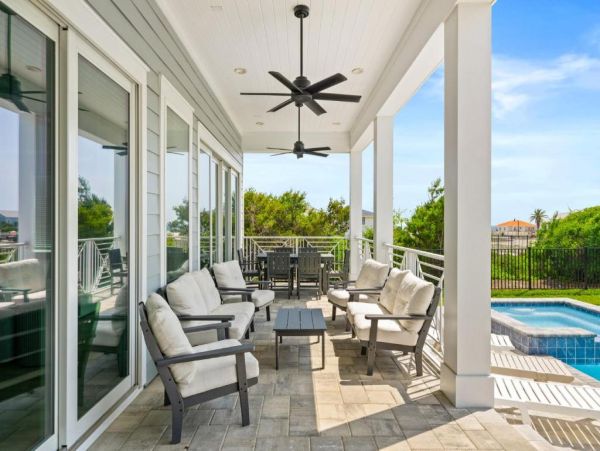 Luxurious Beach Home 6-Bedroom - Your Tropical Escape Awaits