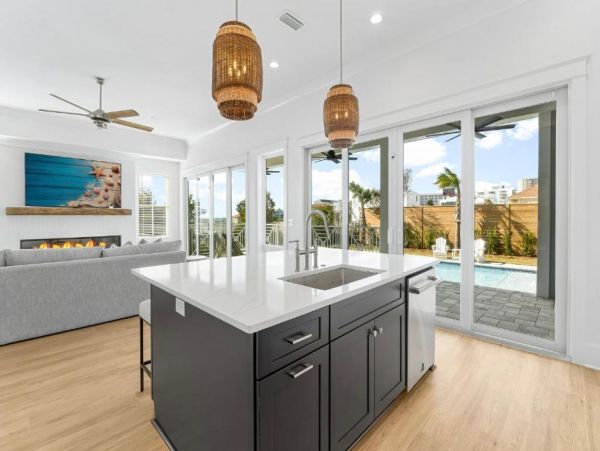 Luxurious Beach Home 6-Bedroom - Your Tropical Escape Awaits