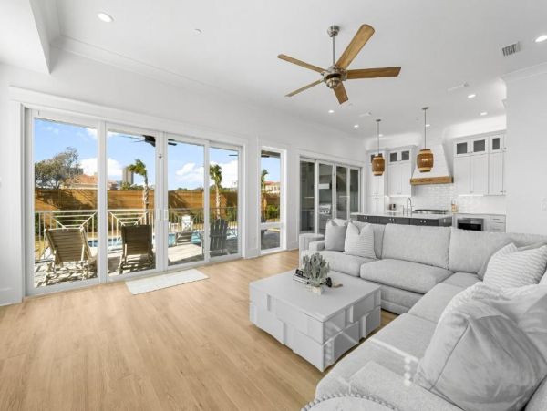 Luxurious Beach Home 6-Bedroom - Your Tropical Escape Awaits