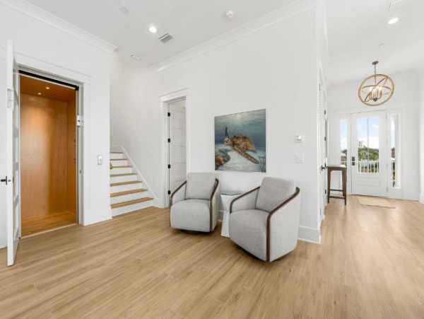 Luxurious Beach Home 6-Bedroom - Your Tropical Escape Awaits