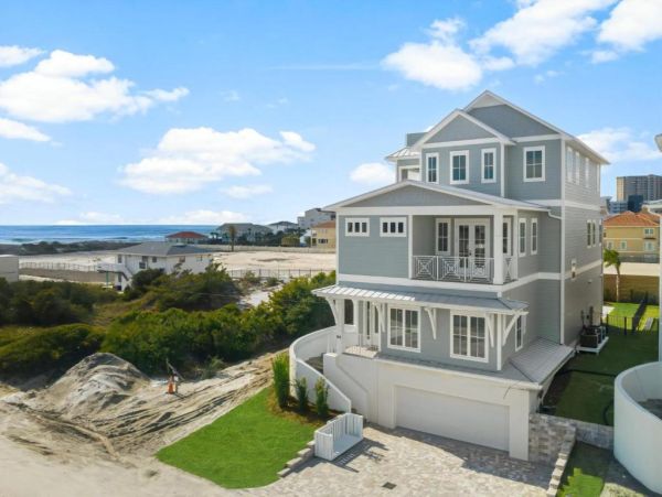 Luxurious Beach Home 6-Bedroom - Your Tropical Escape Awaits