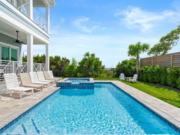 Luxurious Beach Home 6-Bedroom - Your Tropical Escape Awaits