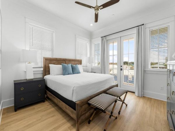 Luxurious Beach Home 6-Bedroom - Your Tropical Escape Awaits